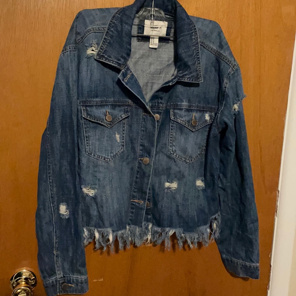 NWOT 🤍 distressed jean jacket